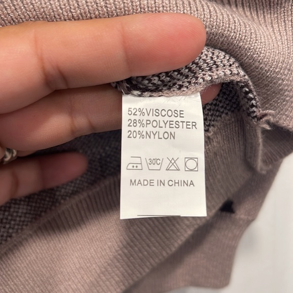 Cheetah print girls sweater - Picture 4 of 4